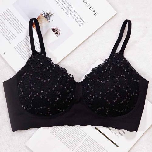 Relax Bra 晶瑩蕾絲吊帶無鋼圈睡眠休閒內衣